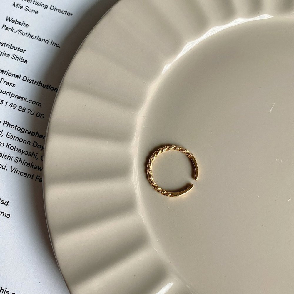 LAST ONE 💖18K Gold plated Twisted Golden Ring - Picture 4 of 8